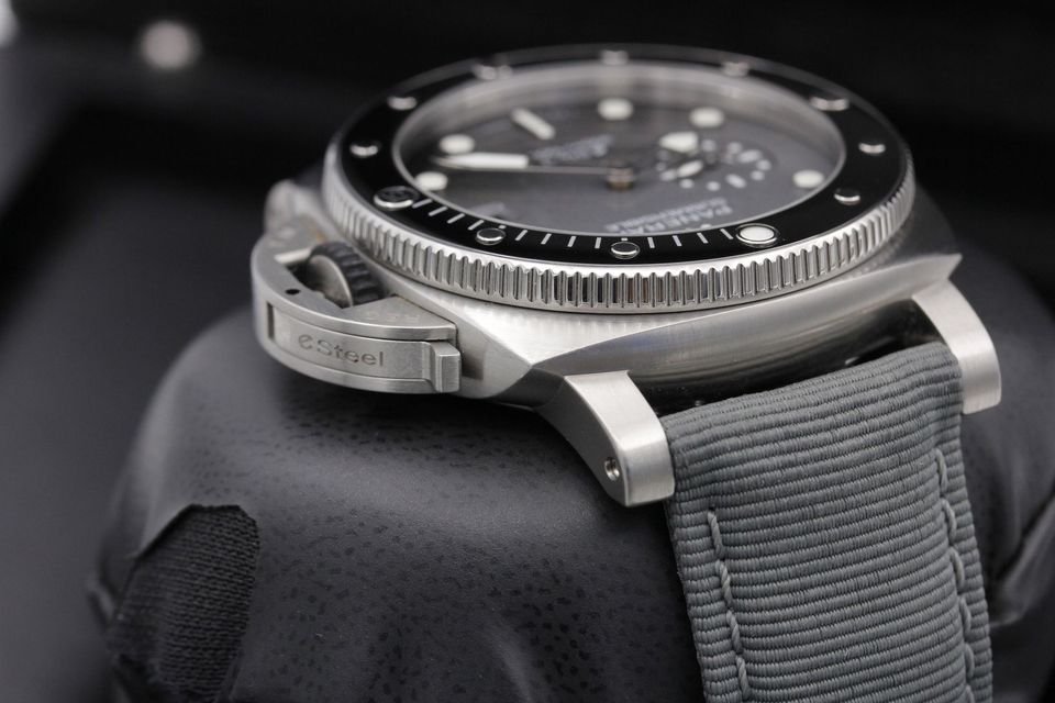 Panerai Submersible QuarantaQuattro PAM01288 Image 4
